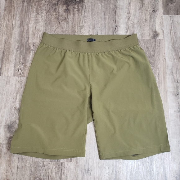 Pearl Izumi Other - Pearl Izumi Men's 9.5 Inch Inseam Olive Green Athletic Workout Casual Shorts L
